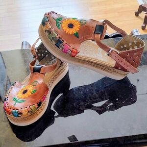 Women’s Macarena Collection Brown Sunflower Embroidered Leather Sandals Size 7